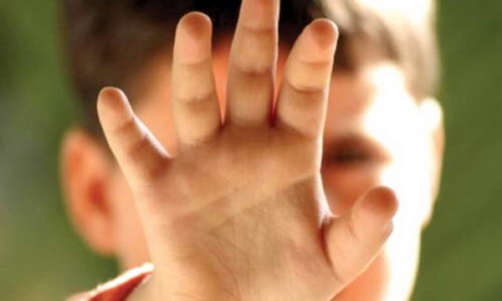 Doi tineri din Gorj și-au vândut copilul pe 7.000 de euro. Ce au facut cu banii