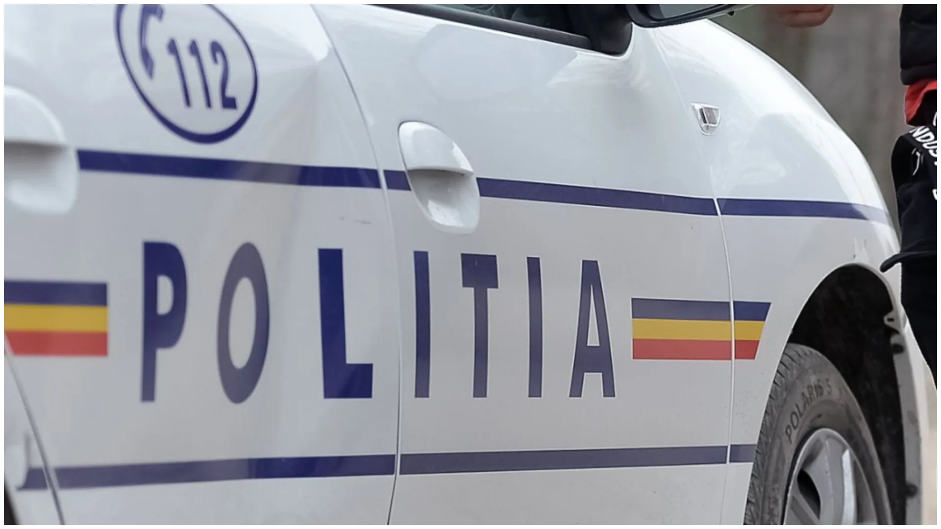 Spectacol la percheziţiile la influenceri. A ieșit cu o armă de jucărie în fața casei