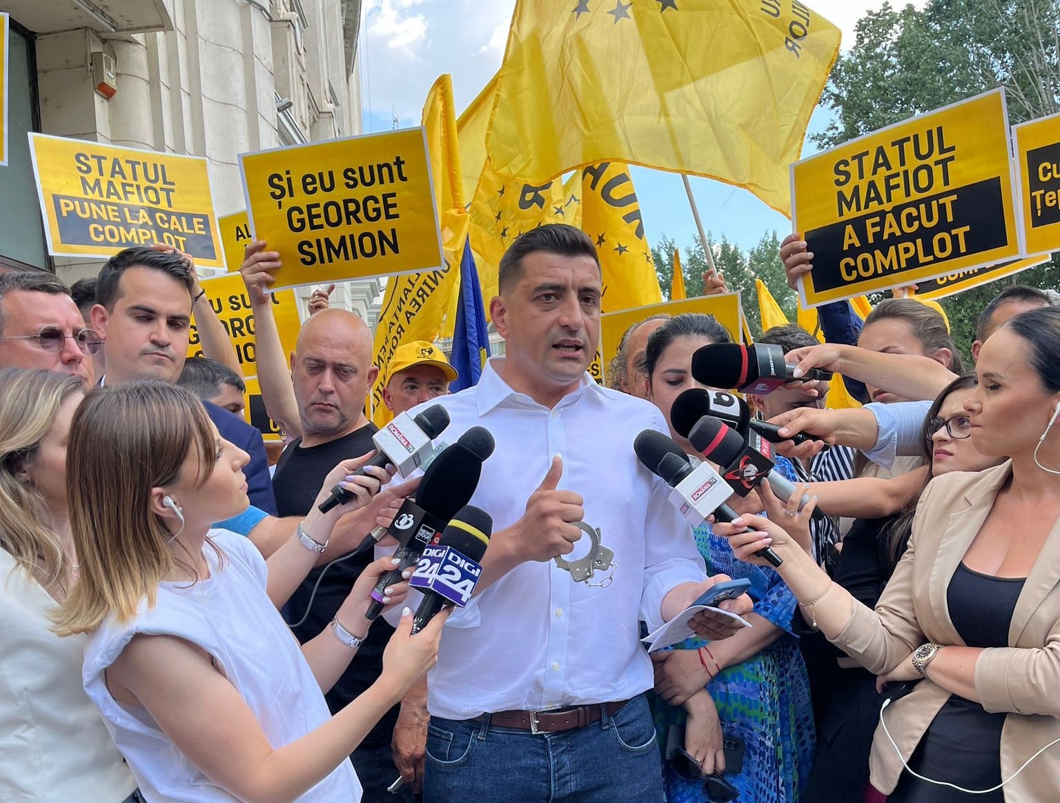 George Simion, zdrobit la Cameră