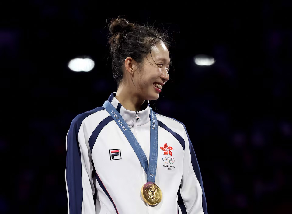 Hong Kong țintește inima Franței și cucerește aurul în spada feminină