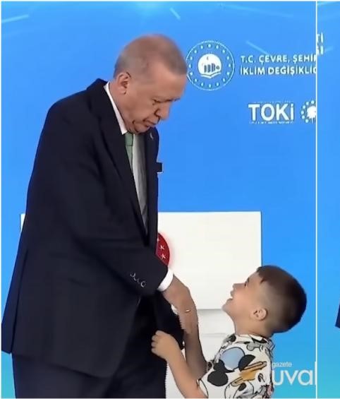 (VIDEO) Erdogan a pălmuit public un copil