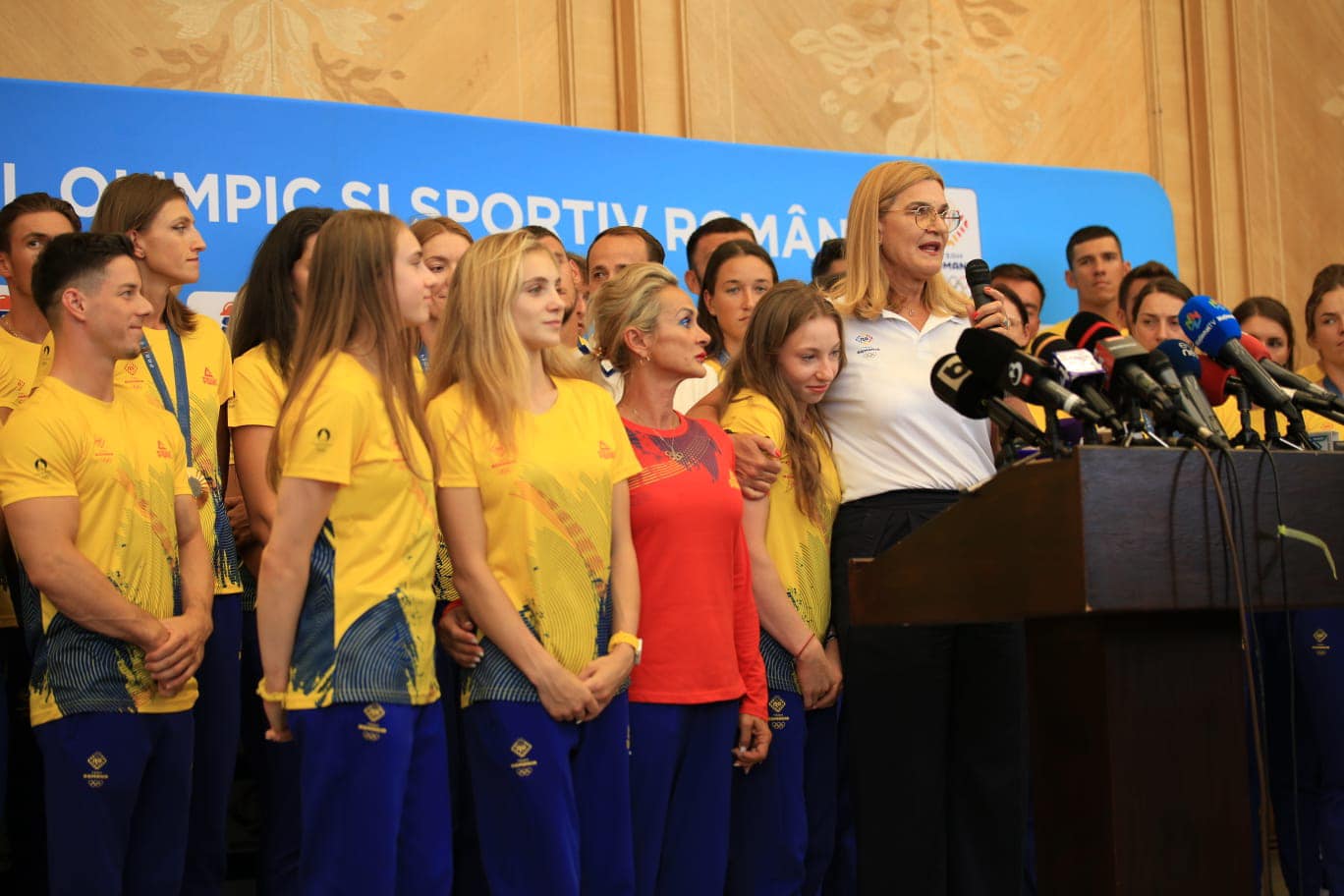Primire emoționantă pentru lotul de gimnastică