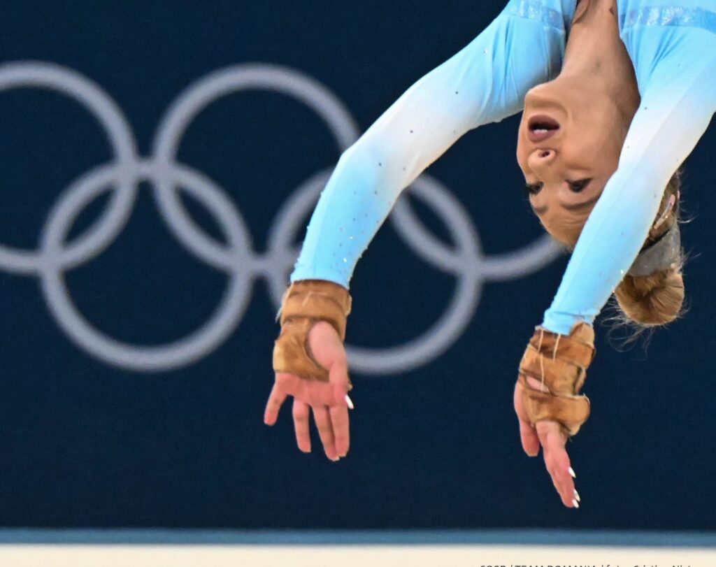 Cele două fete sunt România