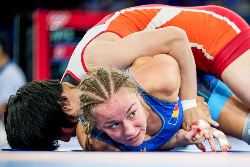 Campioana europeană la lupte a concurat cu meniscul rupt