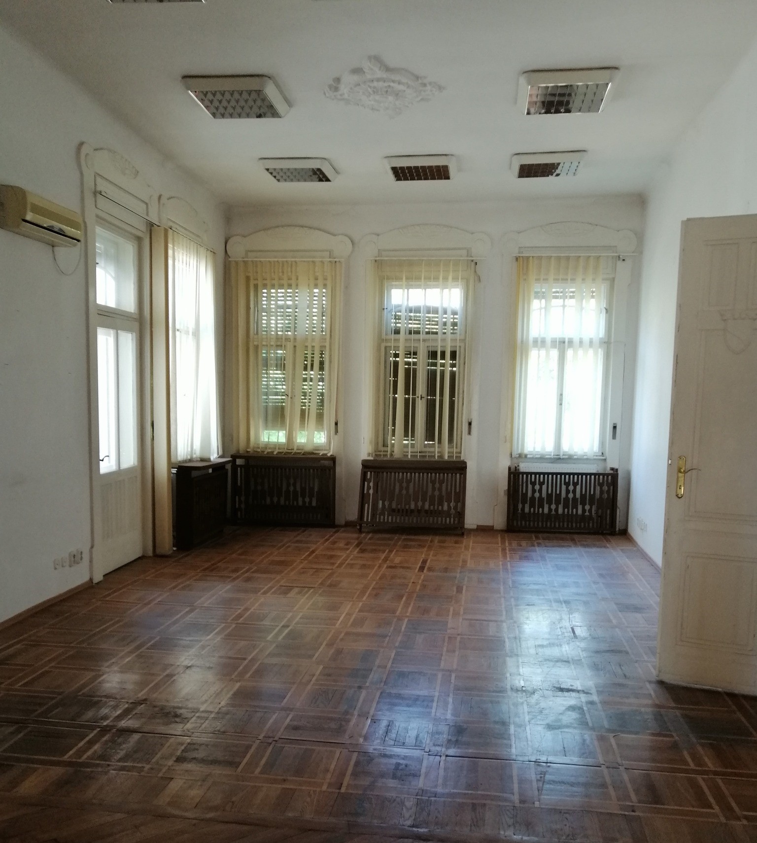 Vilă istorică, vândută. Ce face Ilie Bolojan cu banii