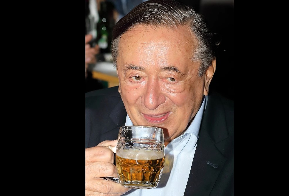 A murit miliardarul care le-a plătit pe Kim K și Paris Hilton