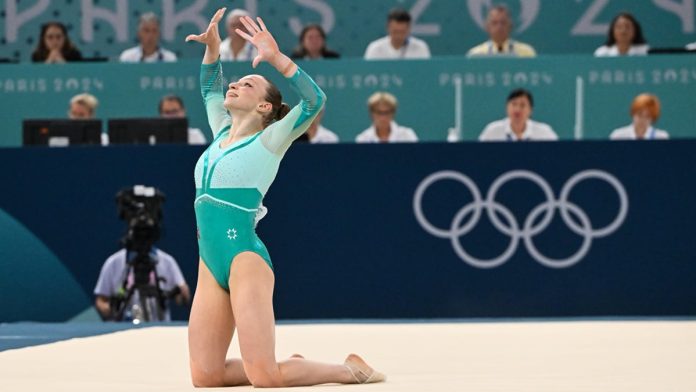 ”Jandarm„ scos de la festivitatea Anei Maria Bărbosu și dus la audieri