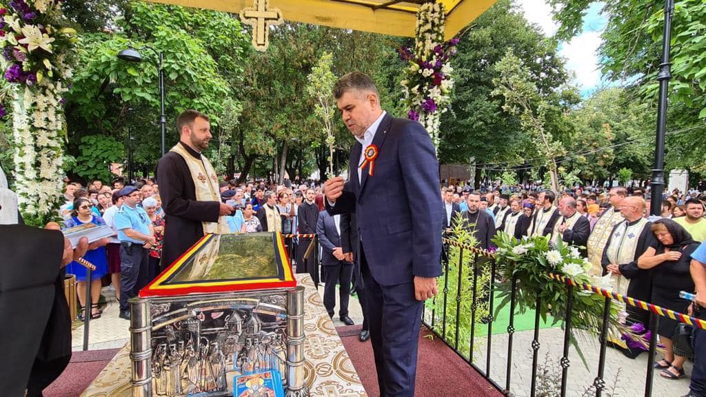 Ce caută Ciolacu pe la biserici?