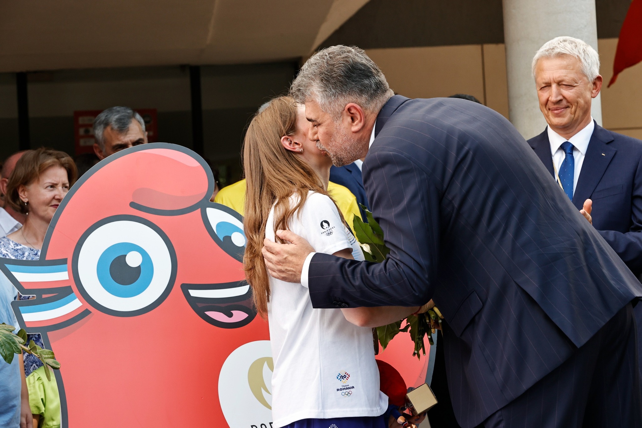 Ciolacu îşi face campanie pe seama gimnastei Ana Bărbosu?