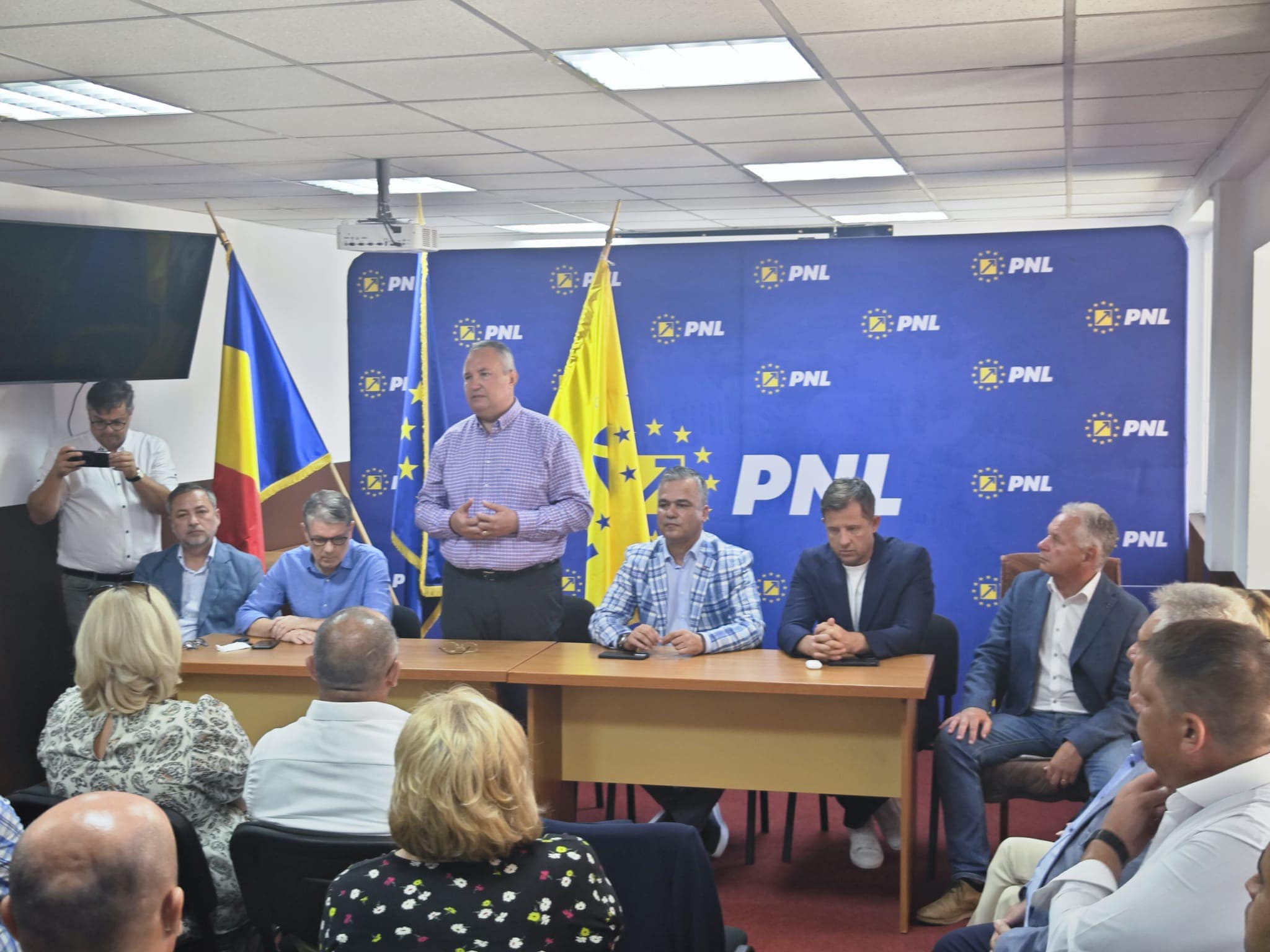 Ciucă, generalul: „Ne regrupăm şi atacăm pe altă direcţie”