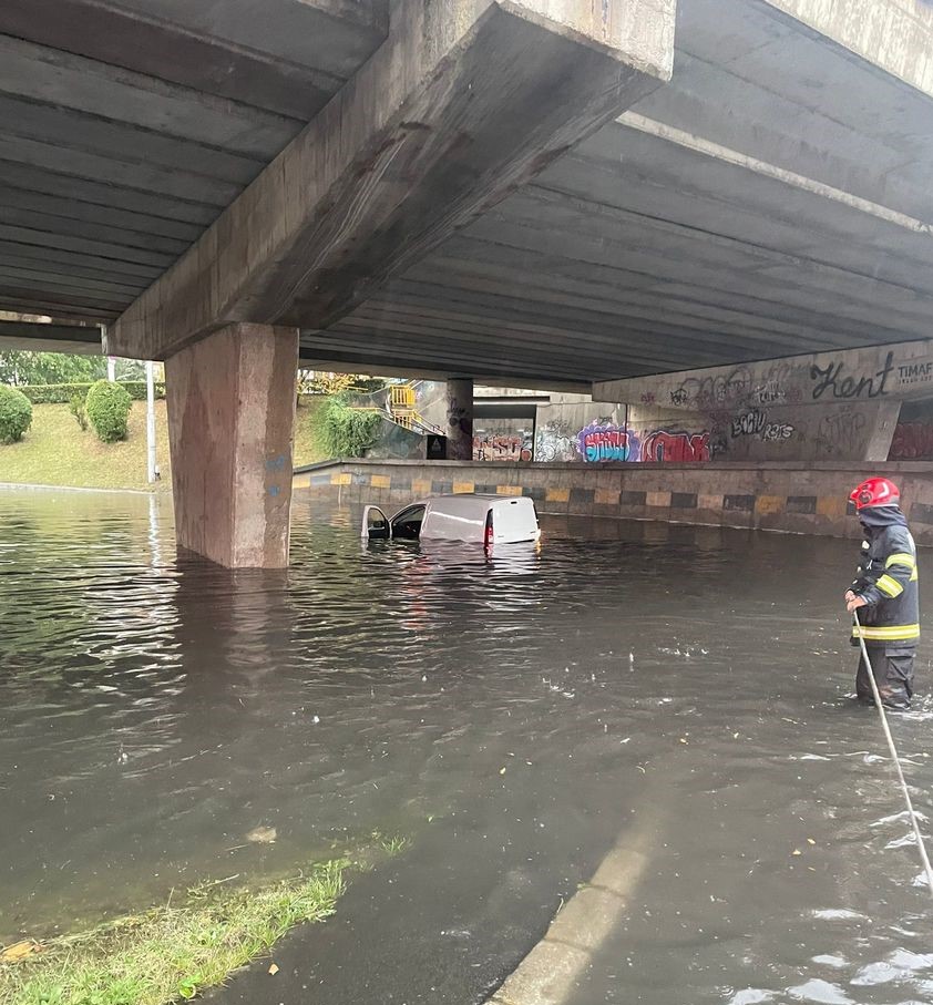 Cum arată Cluj-Napoca după o furtună (foto)