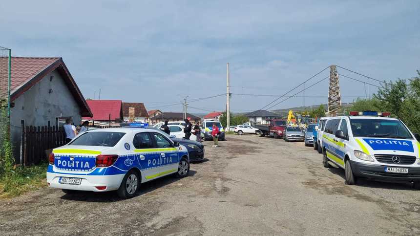 Polițist, agățat și târât de o mașină la un control de rutină