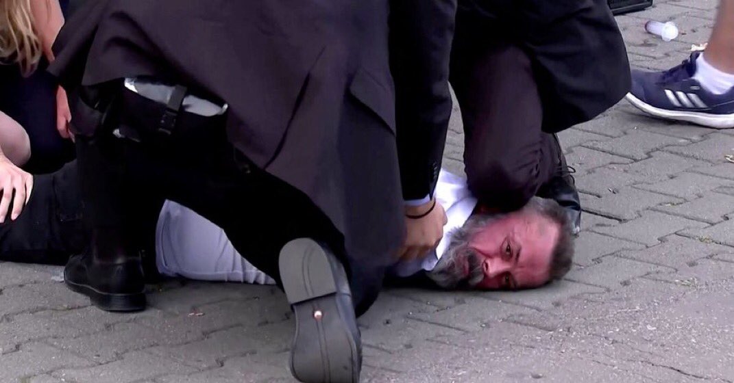 Șoc la un miting în Germania. Momentul a fost surprins de camere