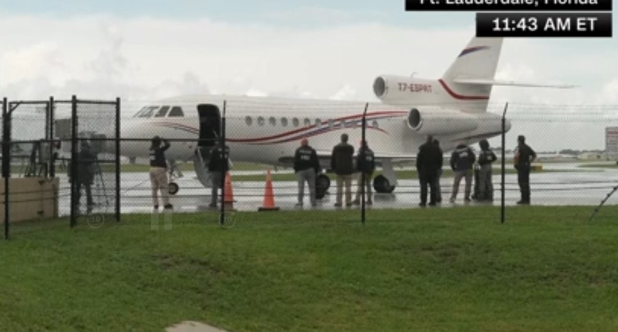 Maduro a rămas fără avion