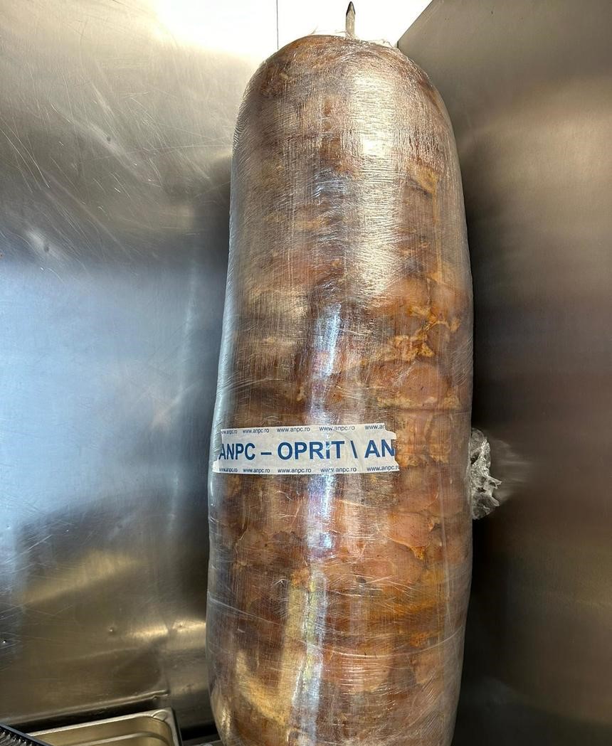 Muşte şi gândaci la fast-food din Capitală