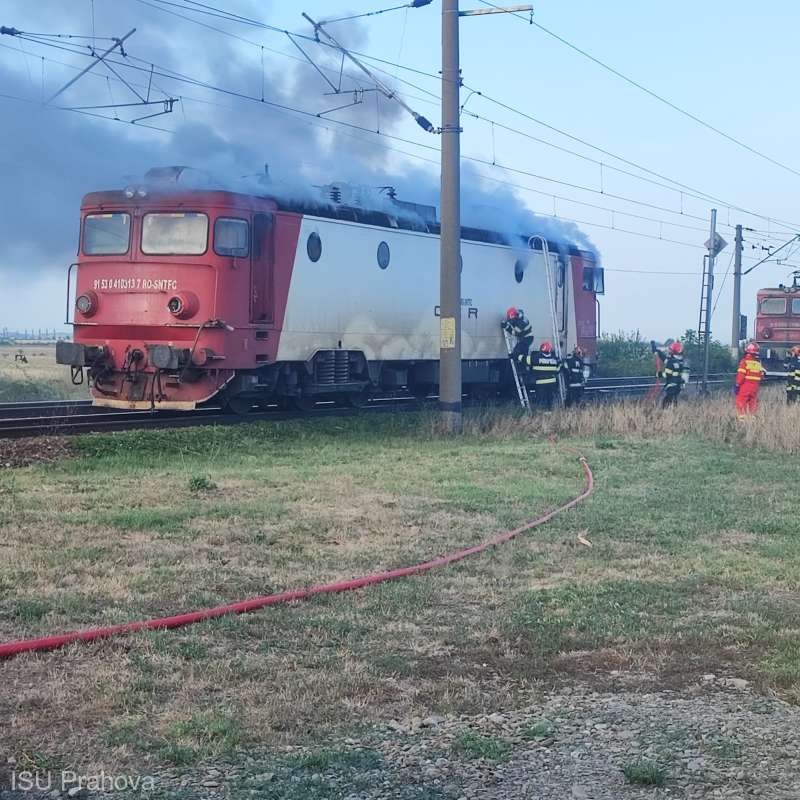 Erau în tren. Locomotiva a luat foc