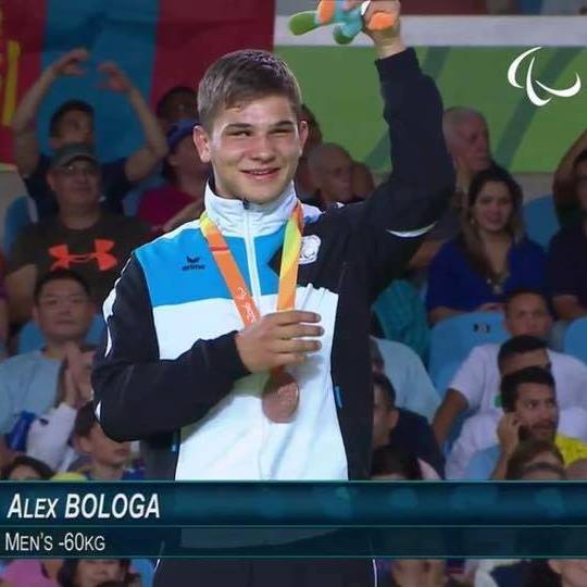 Luptător de aur: „Culoarea medaliei nu o văd, dar o ştiu”