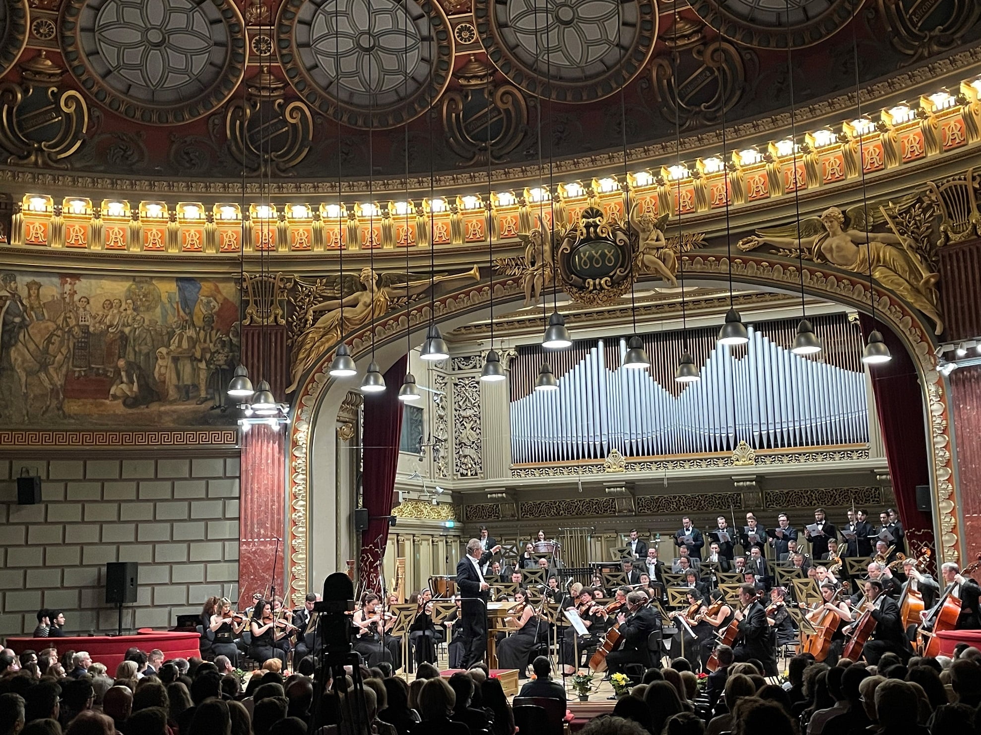Acces gratuit. Puteţi vedea orchestre de renume în Piața George Enescu