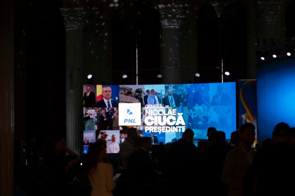 Somnul liberalilor continuă