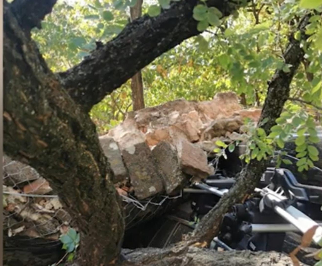 Dezastru în parcare: Opt mașini avariate