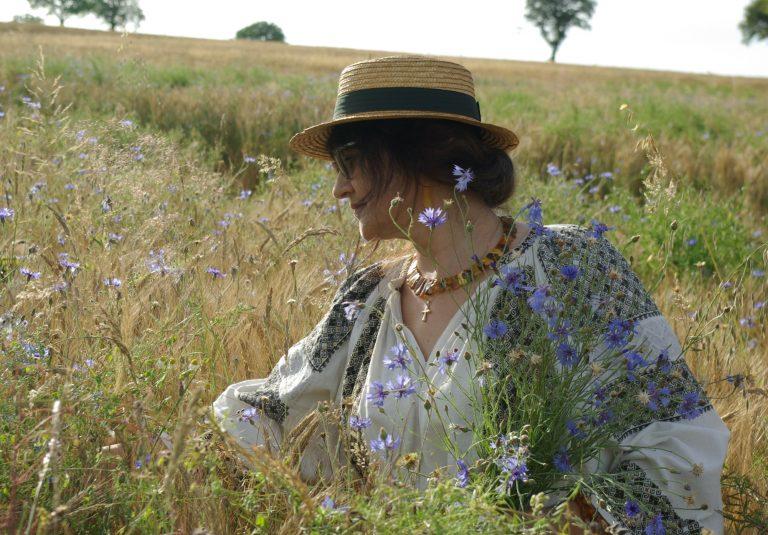 Gabriela Radu sau portretul unei pictorițe ale cărei culori nu se termină niciodată