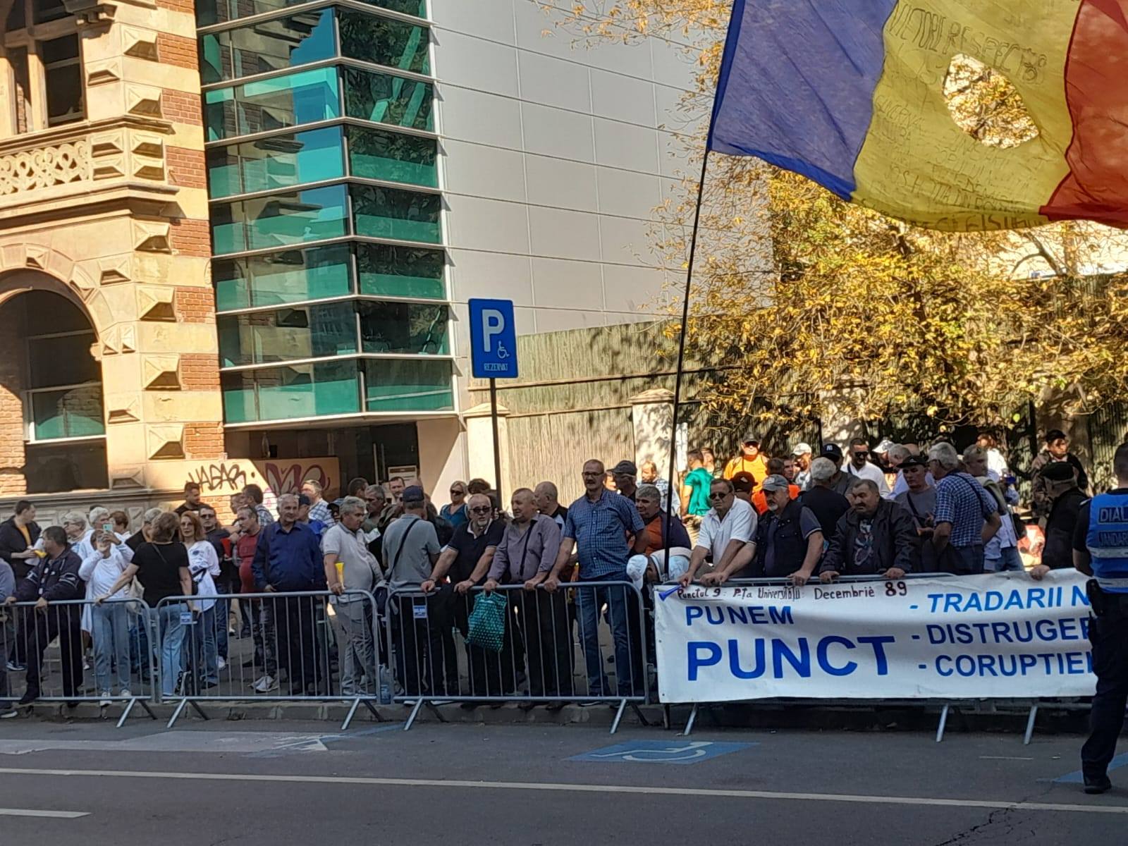 Negocieri pentru pensii „cu scântei şi cu abureală”