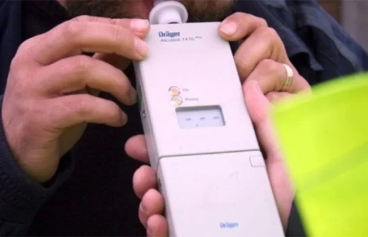 Polițist rupt de beat la volan