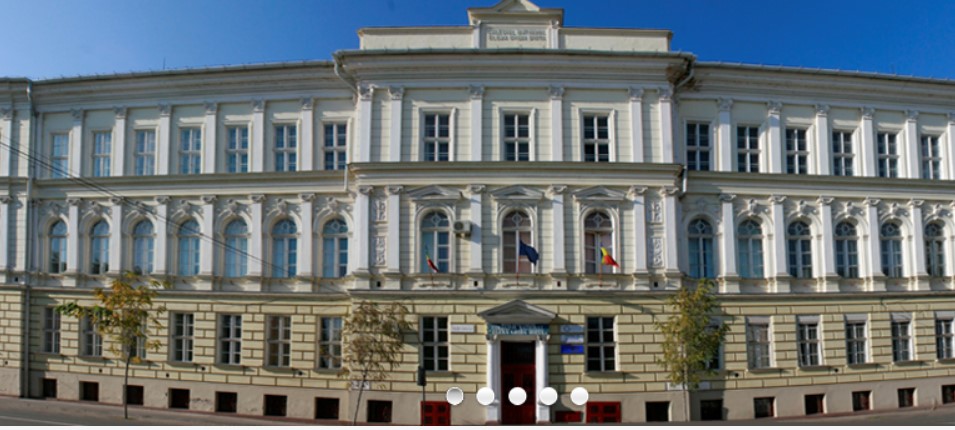 O bucată de tavan a căzut peste o profesoară