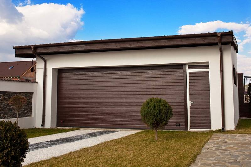 Uși de garaj care se potrivesc perfect pentru casa ta