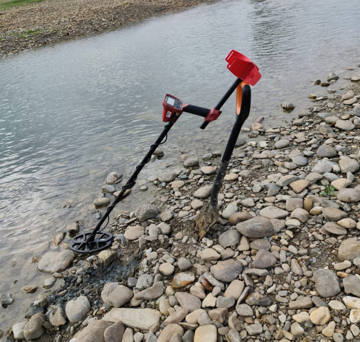 Comoara descoperită pe malul Siretului (foto)