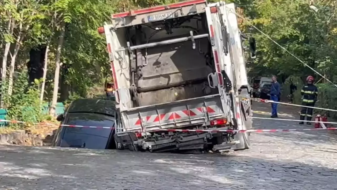 (VIDEO)Asfalt prăbușit pe șoseaua cu nume de flori