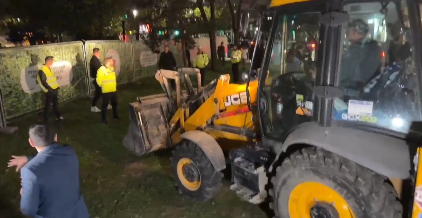 (VIDEO) Nicușor Dan a adus buldozerele în Piața Unirii