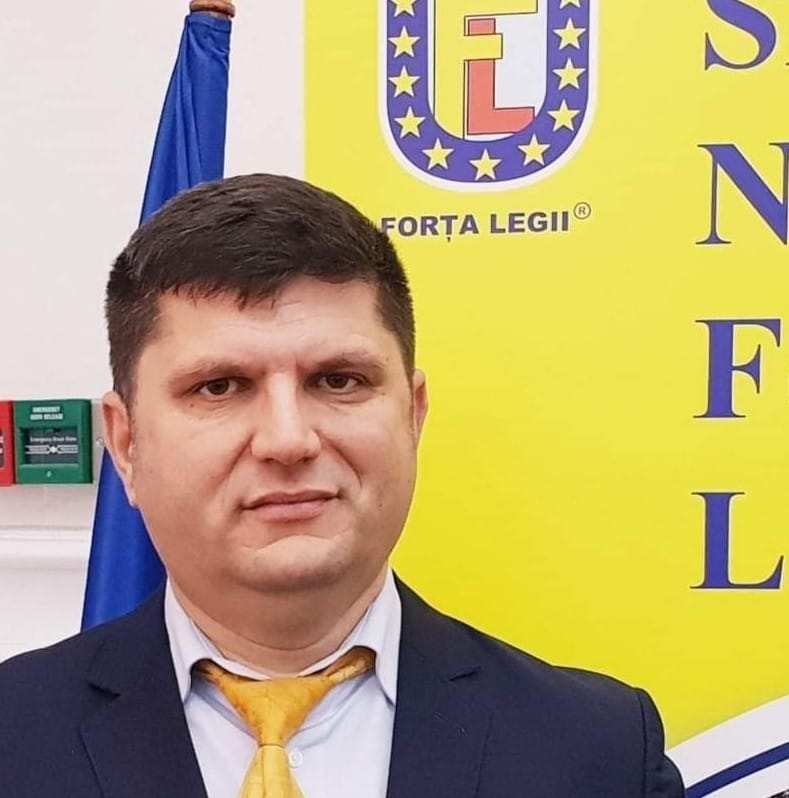 Fierberea din AUR. Demisii însoţite de acuzaţii