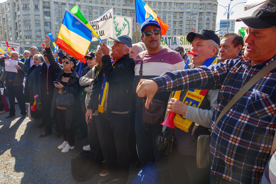 Ce nu s-a văzut la TV. Fotoreportaj de la protestul din Piața Victoriei