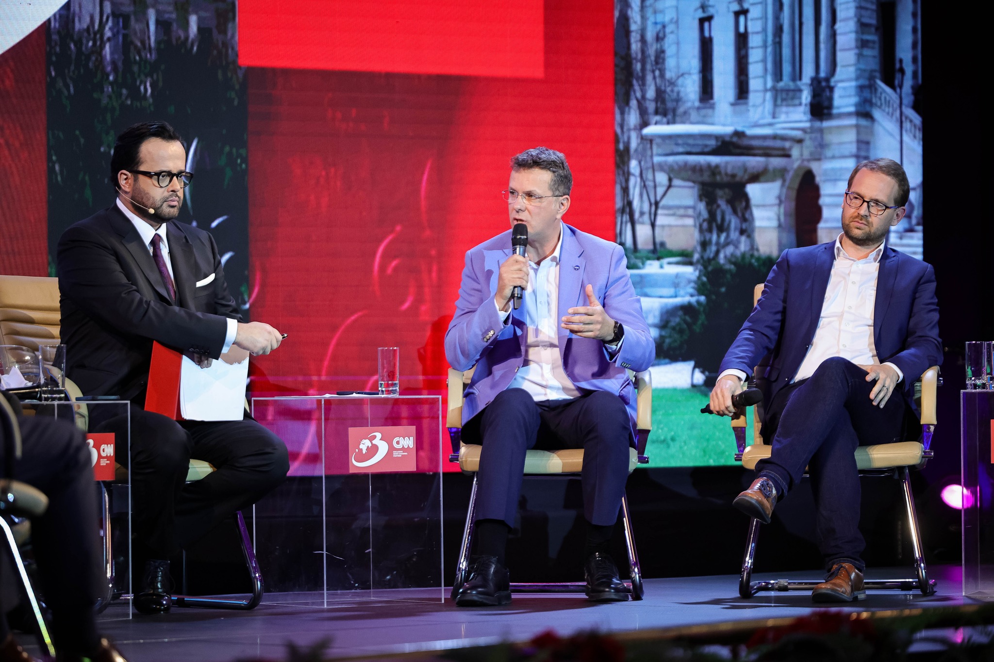 La emisiunea Antenei 3 i s-a strigat: „Primar nazist”