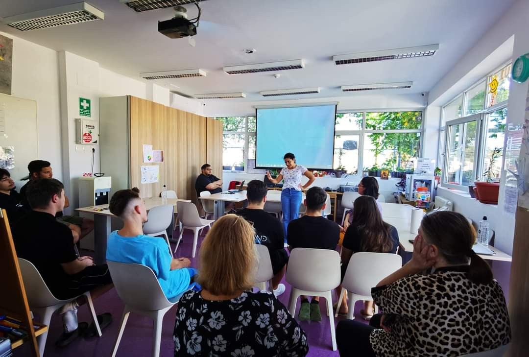 Centre de plasament devin spații de întâlnire culturală 