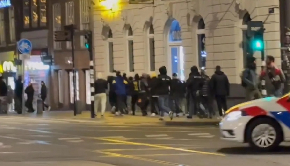 VIDEO Violență la Amsterdam. Suporterii israelieni, bătuți de arabi