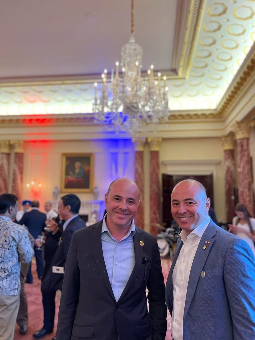 Alexandru Muraru, acuzat că a risipit 30.000 de euro ca să se ducă la frate