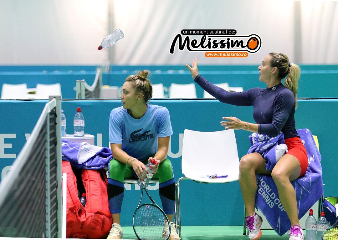 Năzbâtii Billie Jean King Cup la Malaga 2024. Ana Bogdan joacă  „baschet ” cu o sticlă de apă Evian