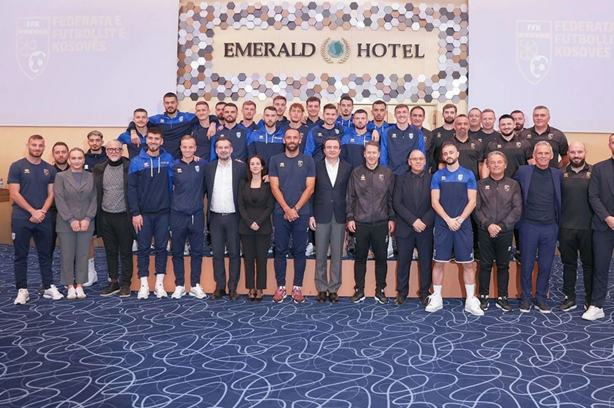 Premierul din Kosovo i-a felicitat pe jucători după meciul cu România