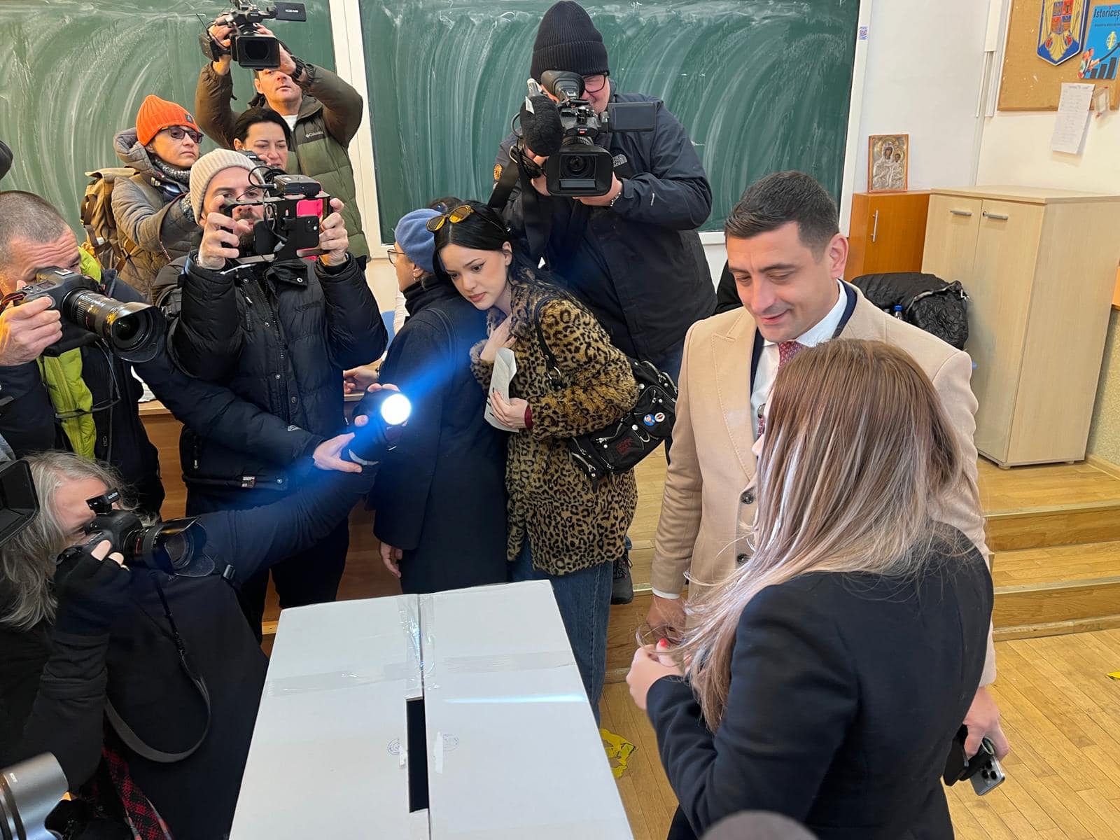 George Simion, în timpul scrutinului: „Sper ca influenţele unor ţări străine să nu îşi facă simţită prezenţa”