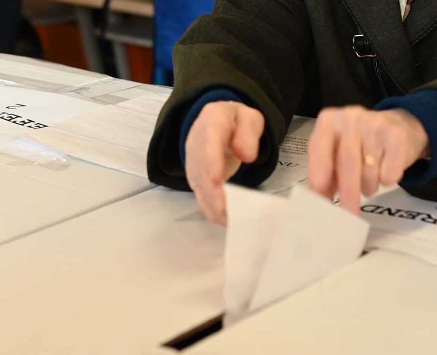 Votul adus la procedura comunistă