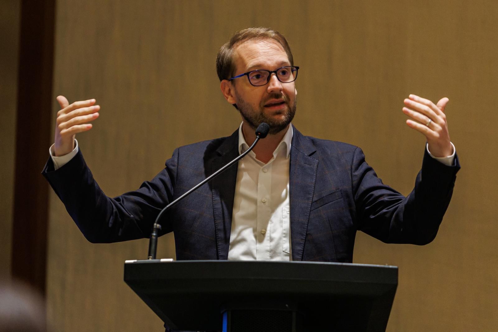 „Prea profund suntem în rahat” – președintele USR