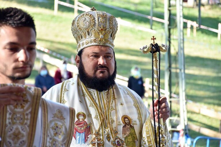 Episcopul Sălajului, turist de lux