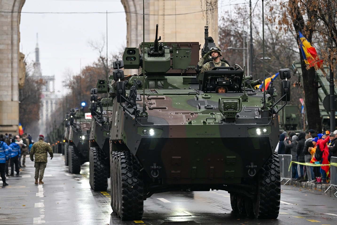 (VIDEO) Parada de la Arcul de Triumf