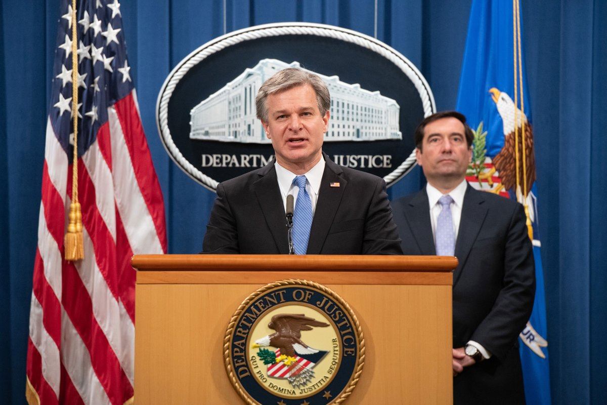 Directorul FBI va demisiona înainte de învestirea lui Trump