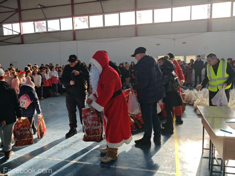 „Dăruim de Crăciun”, la sinistraţi