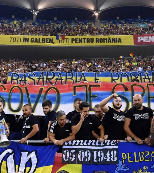 Riscăm depunctare din partea FIFA pentru comportamentul suporterilor!