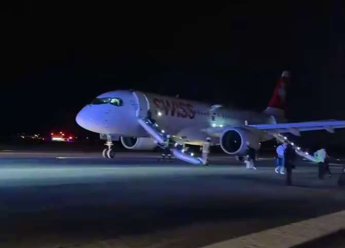 Aterizare de urgență a unui avion care a decolat din București