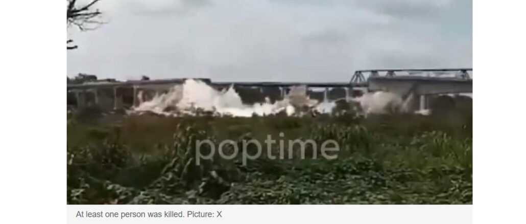 Pod prăbușit. Acid sulfuric în râu